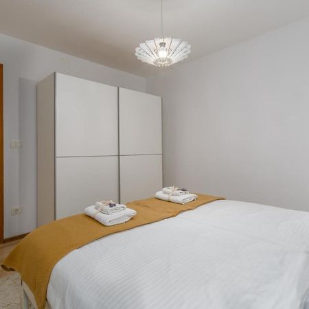 Novigrad Istria Apartments Agata מראה חיצוני תמונה