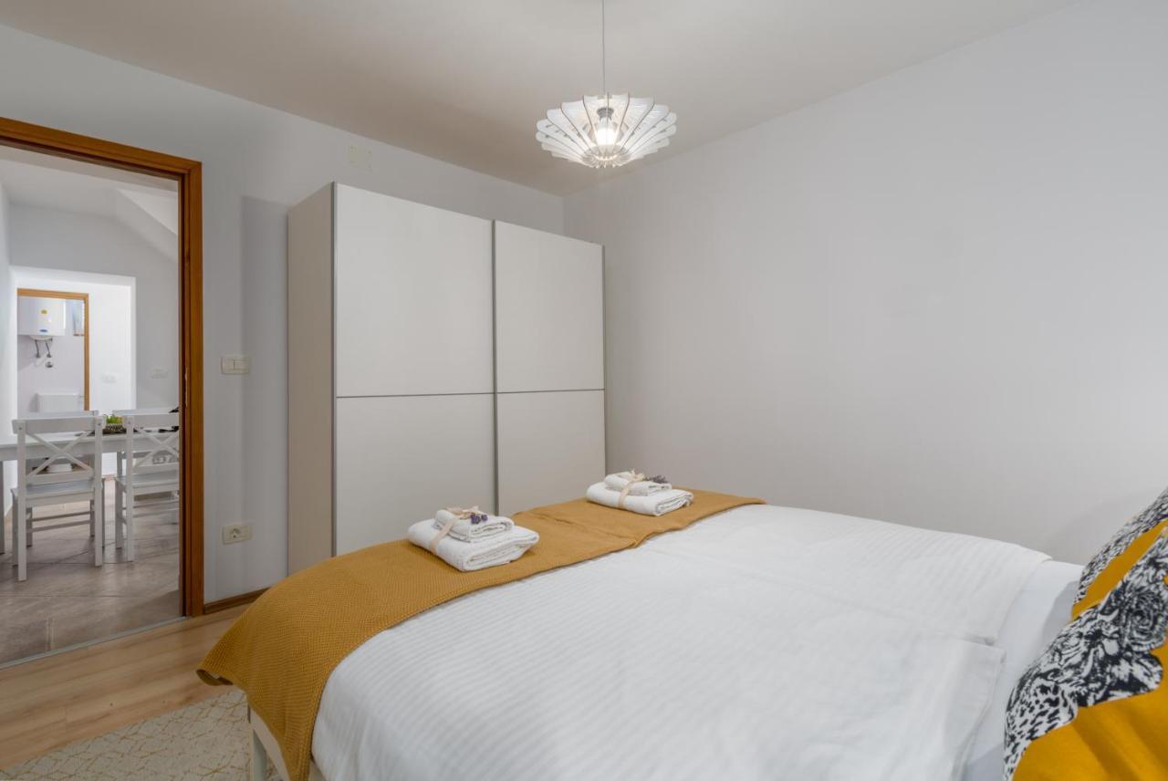 Novigrad Istria Apartments Agata מראה חיצוני תמונה