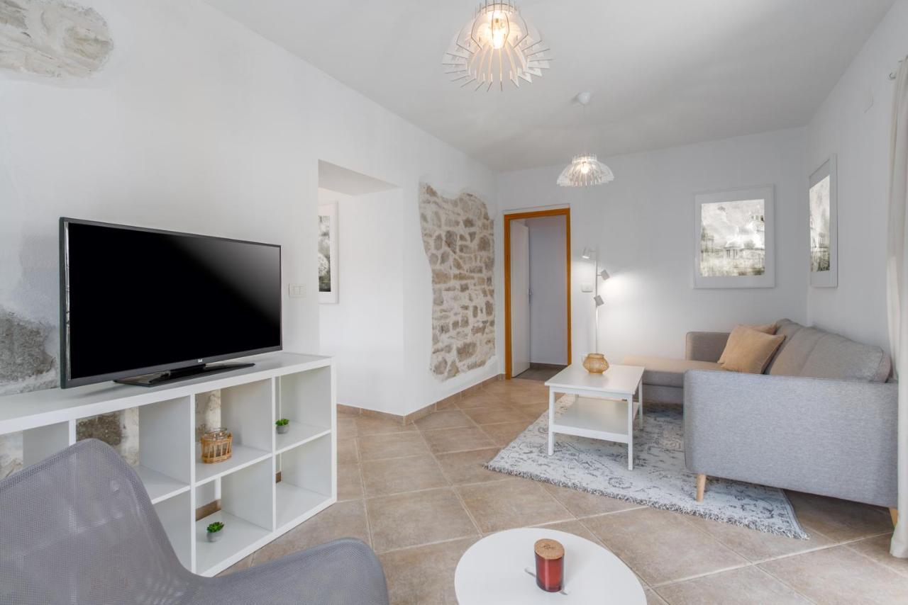 Novigrad Istria Apartments Agata מראה חיצוני תמונה