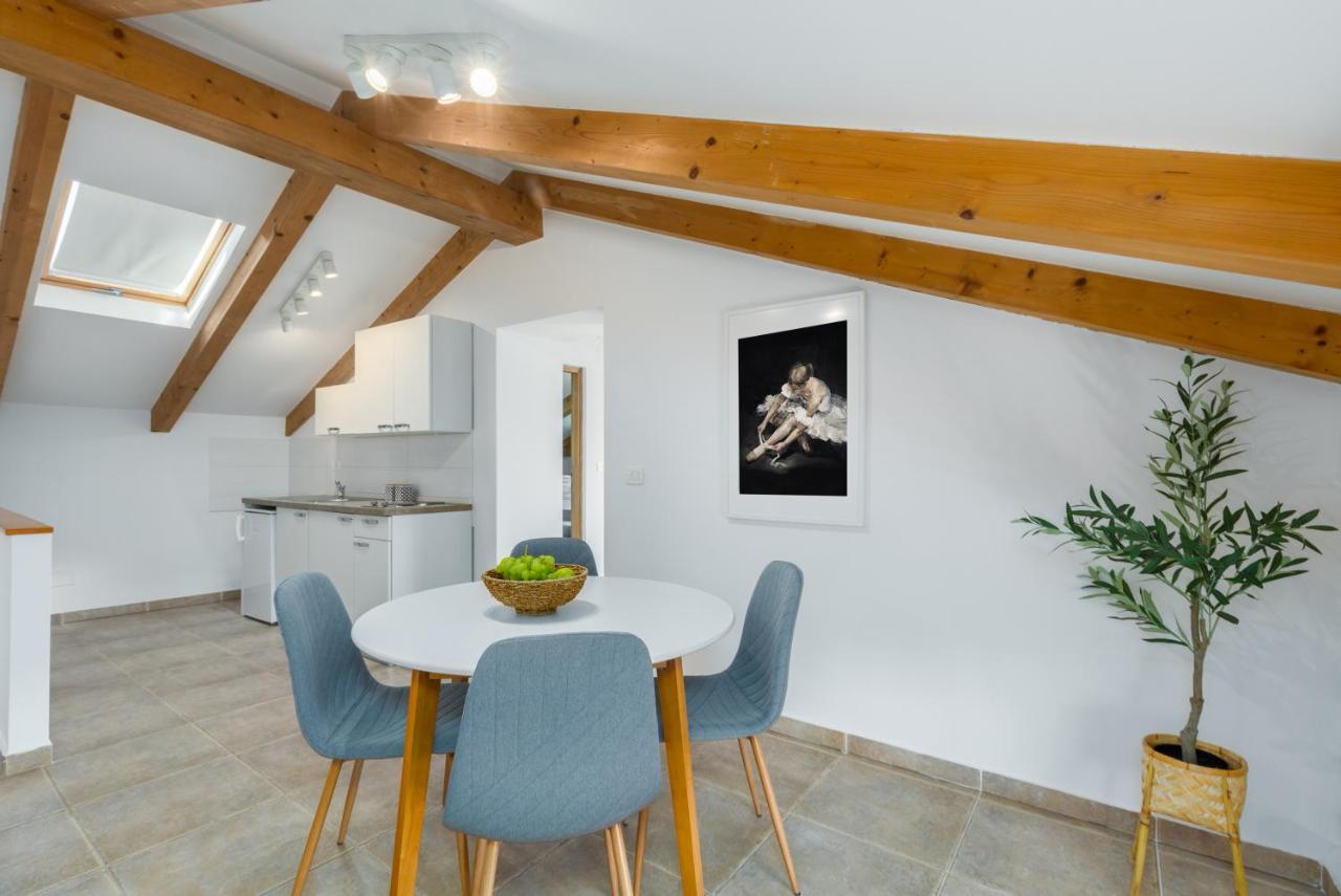Novigrad Istria Apartments Agata מראה חיצוני תמונה
