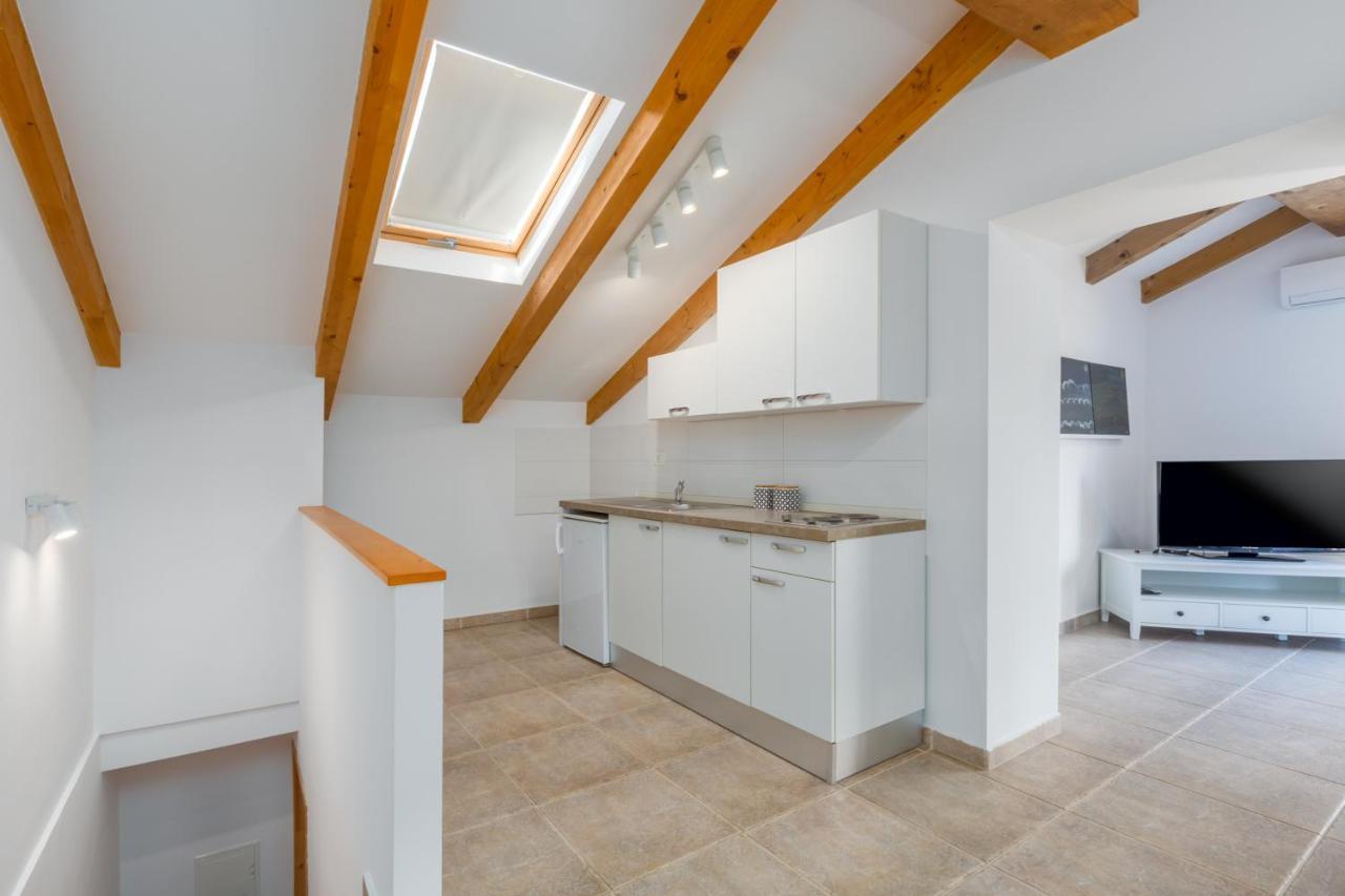 Novigrad Istria Apartments Agata מראה חיצוני תמונה
