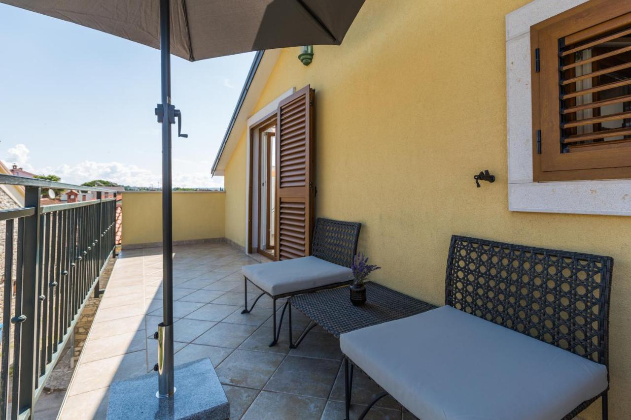 Novigrad Istria Apartments Agata מראה חיצוני תמונה