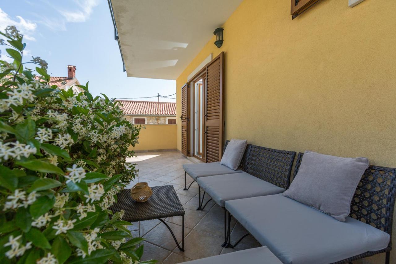 Novigrad Istria Apartments Agata מראה חיצוני תמונה