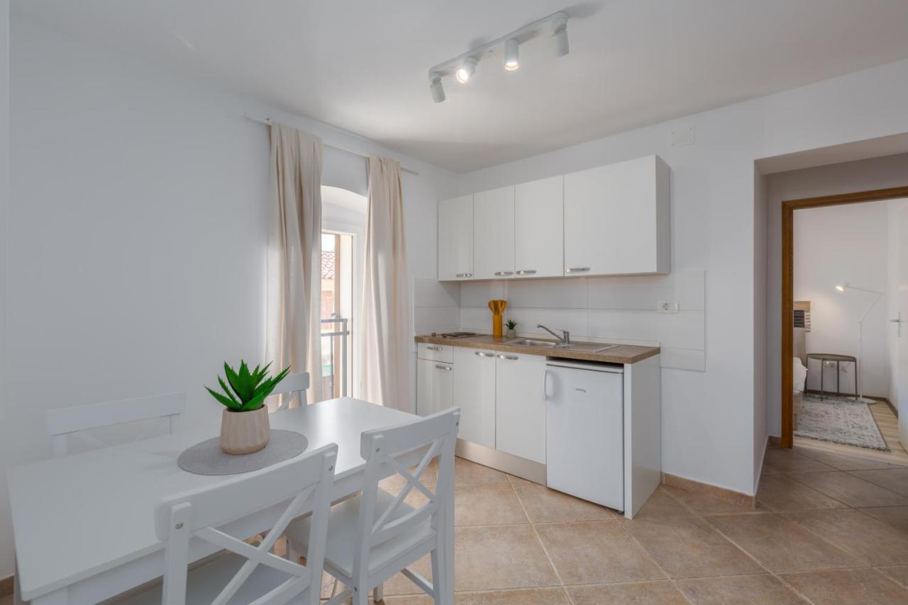Novigrad Istria Apartments Agata מראה חיצוני תמונה