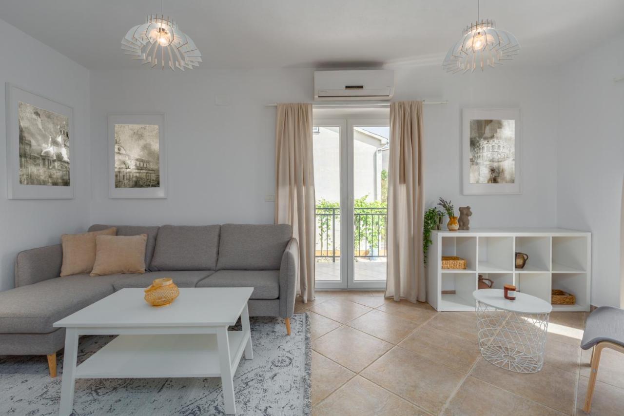Novigrad Istria Apartments Agata מראה חיצוני תמונה